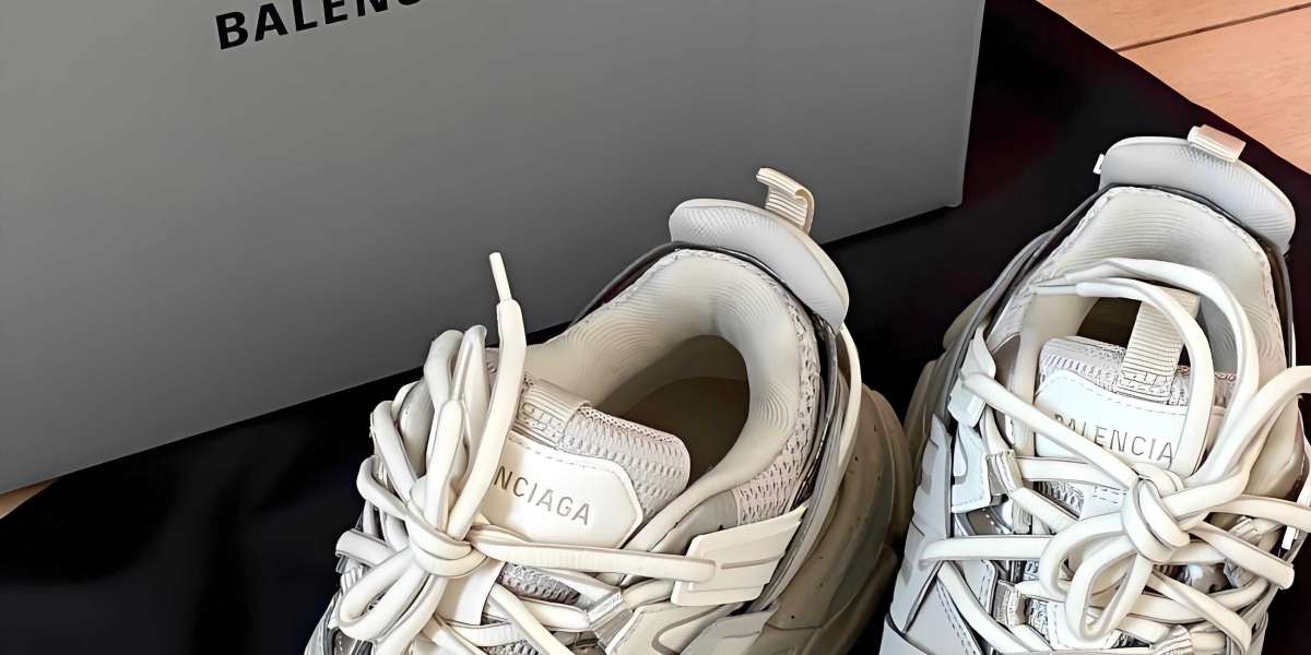 巴黎世家老爹鞋經典推薦：Balenciaga Triple S與Adidas聯名款解析，男女同款潮流必備