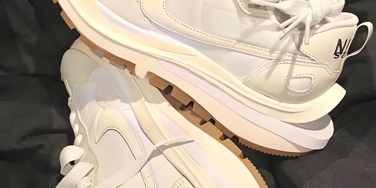 Nike sacai 聯名鞋款推薦｜Vaporwaffle 黑白配色與台灣入手指南