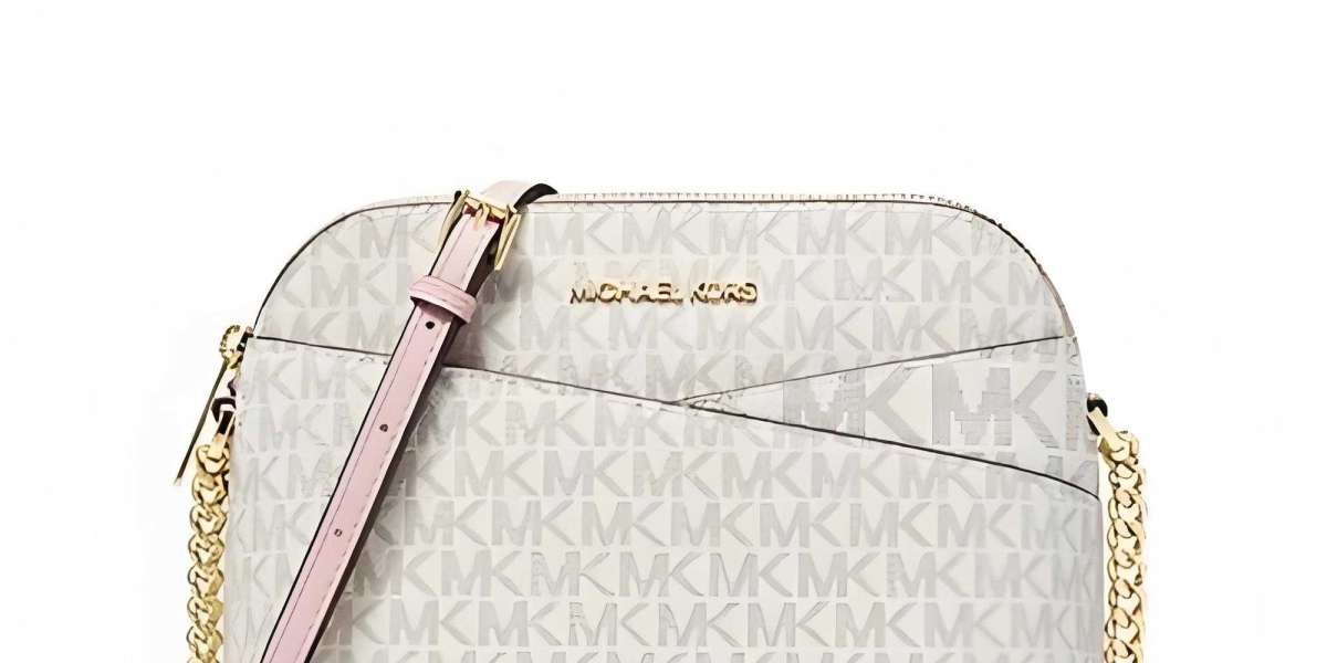 經典 Michael Kors 貝殼包推薦與牛仔布款穿搭解析