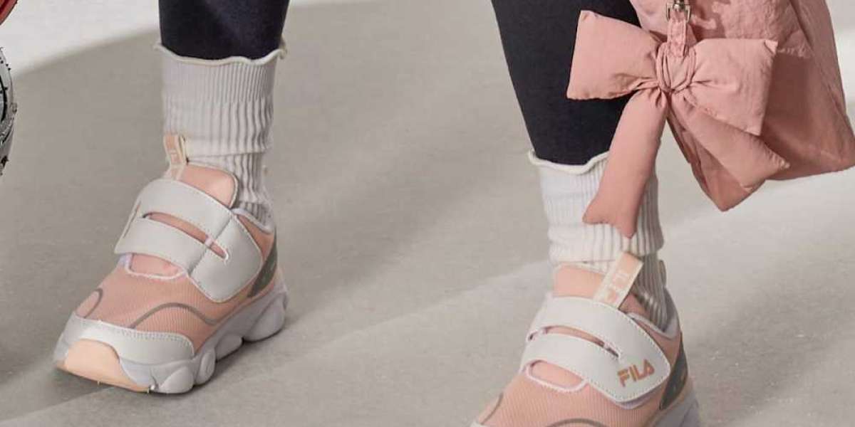 開箱實測｜FILA KIDS小童反光運動鞋：守護寶貝每一步的粉紅旋風！