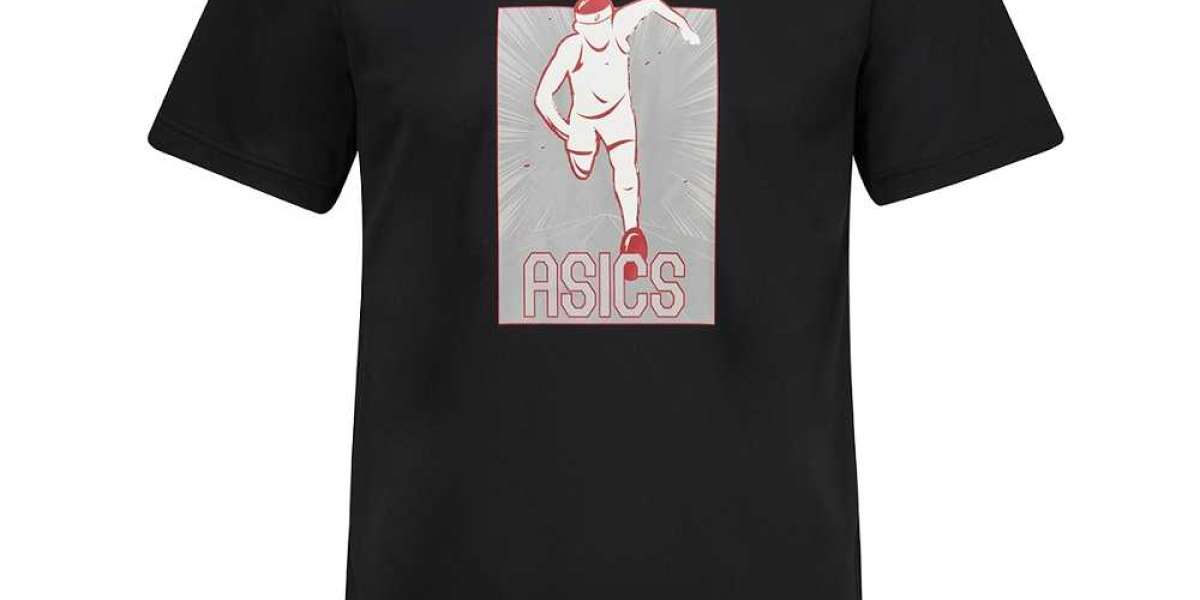 Asics 運動休閒上衣，展現簡約機能美學